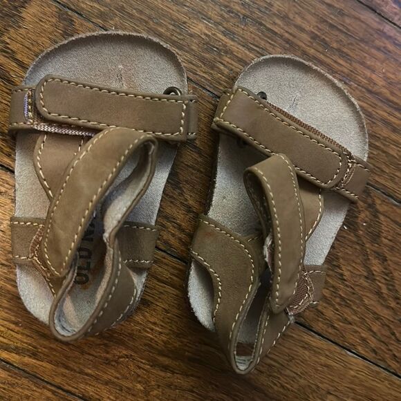 Old navy sandals 0-3 months - Picture 1 of 1
